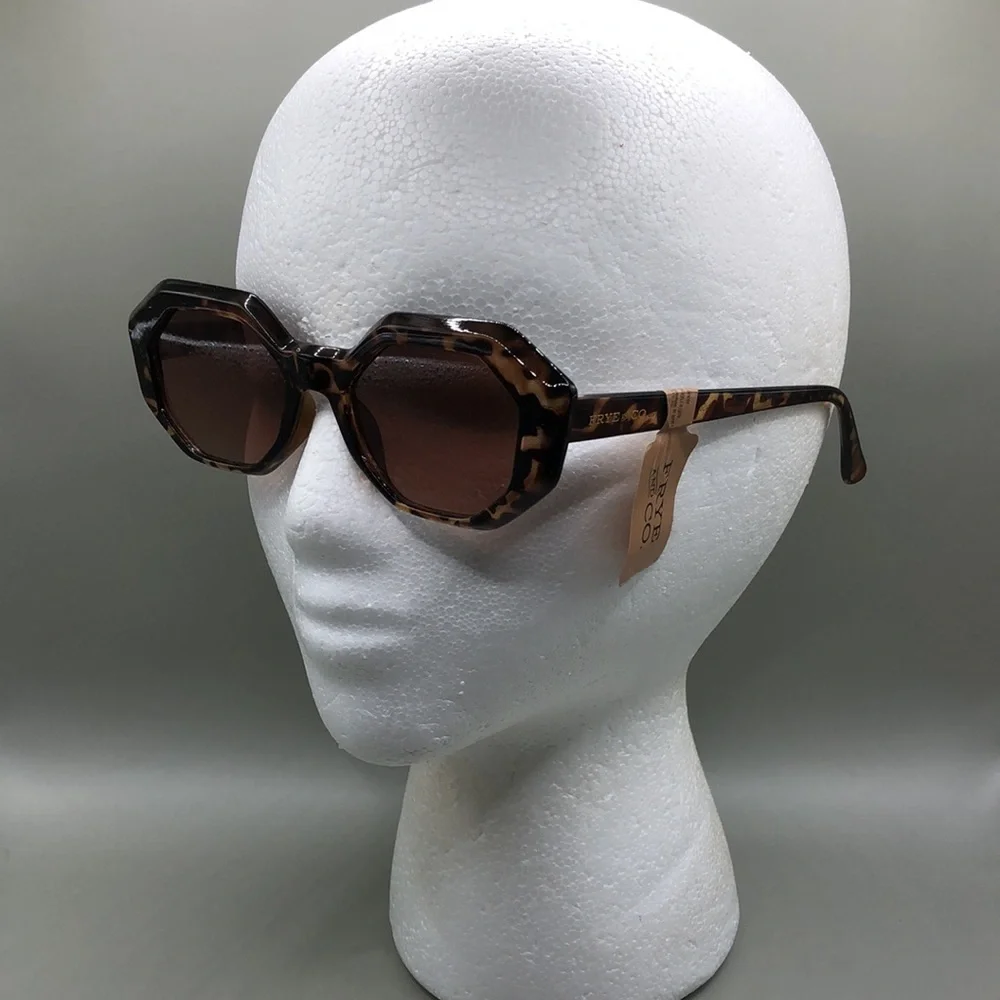 Curated bundle 9 trendy fashion sunglasses variety of brands and styles. - Picture 13 of 16